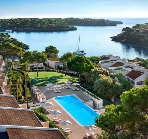 Ikos Porto Petro, Porto Petro