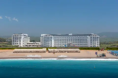 Calido Maris Hotel, Çenger