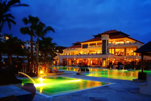 Regency Country Club, Chayofa