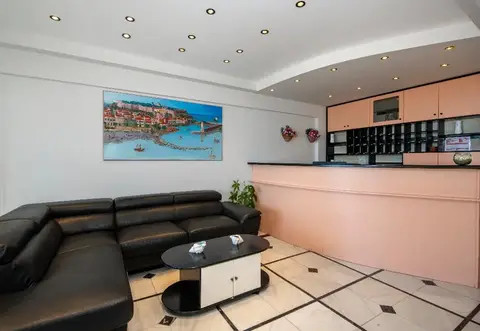 Sunrise Hotel Studios Apartments, Sfakaki