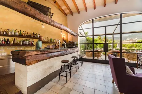 Ca'l Bisbe, Puerto de Sóller