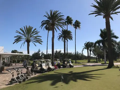 Las Almenas Bungalows, Campo International