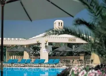Mövenpick Dubai Grand Al Bustan, Al Garhoud en Festival City