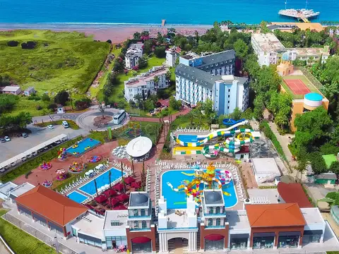 Club Aqua Plaza, Okurcalar