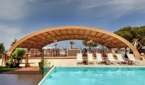 Enorme Teatro Beach, Amoudara