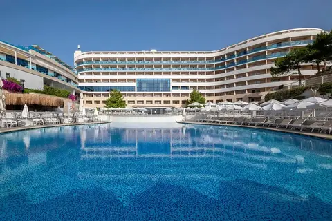 A Good Life Utopia Family Resort, Okurcalar