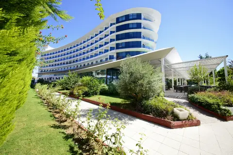 Q Premium Resort, Okurcalar