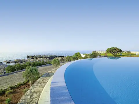 Kakkos Beach, Ferma