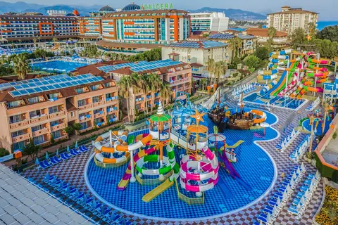 Lonicera Resort & Spa, Türkler