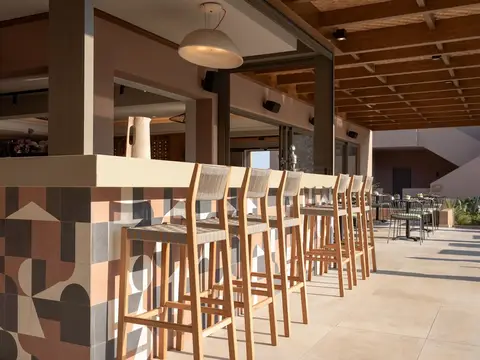Paralos Venus Suites, Analypsi