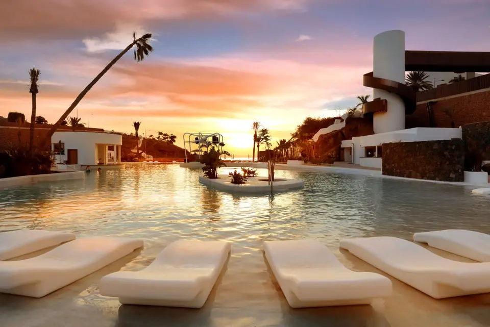 Fly & Go Hard Rock Hotel Tenerife, Playa Paraíso