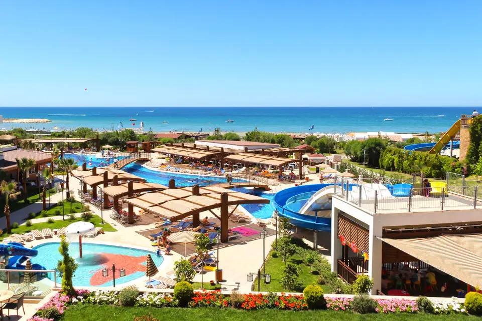 Adalya Ocean Deluxe, Evrenseki