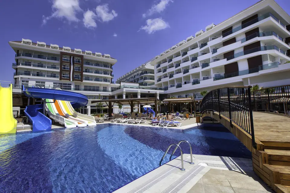 Adalya Ocean Deluxe, Evrenseki
