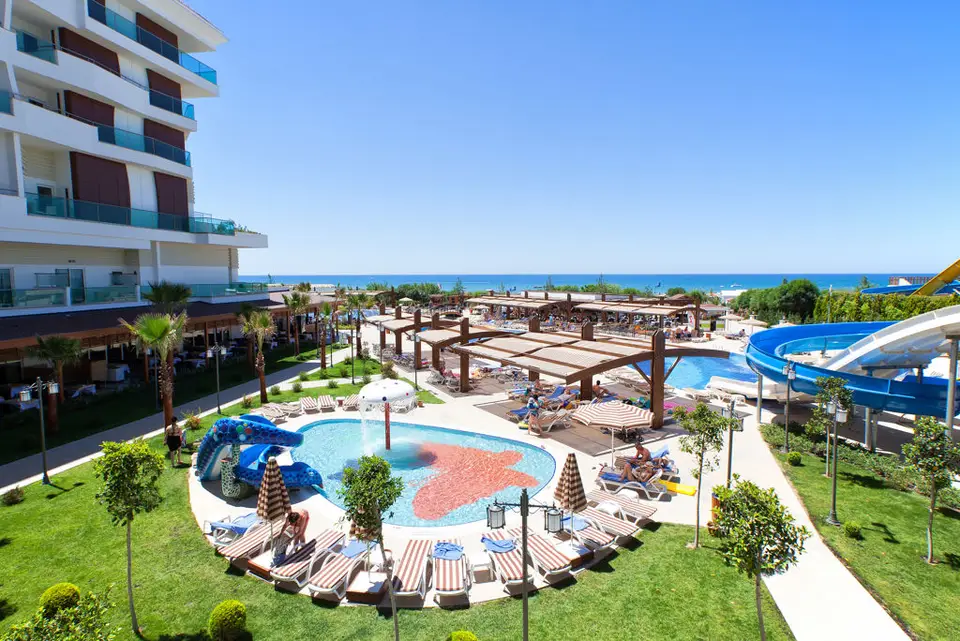 Adalya Ocean Deluxe, Evrenseki