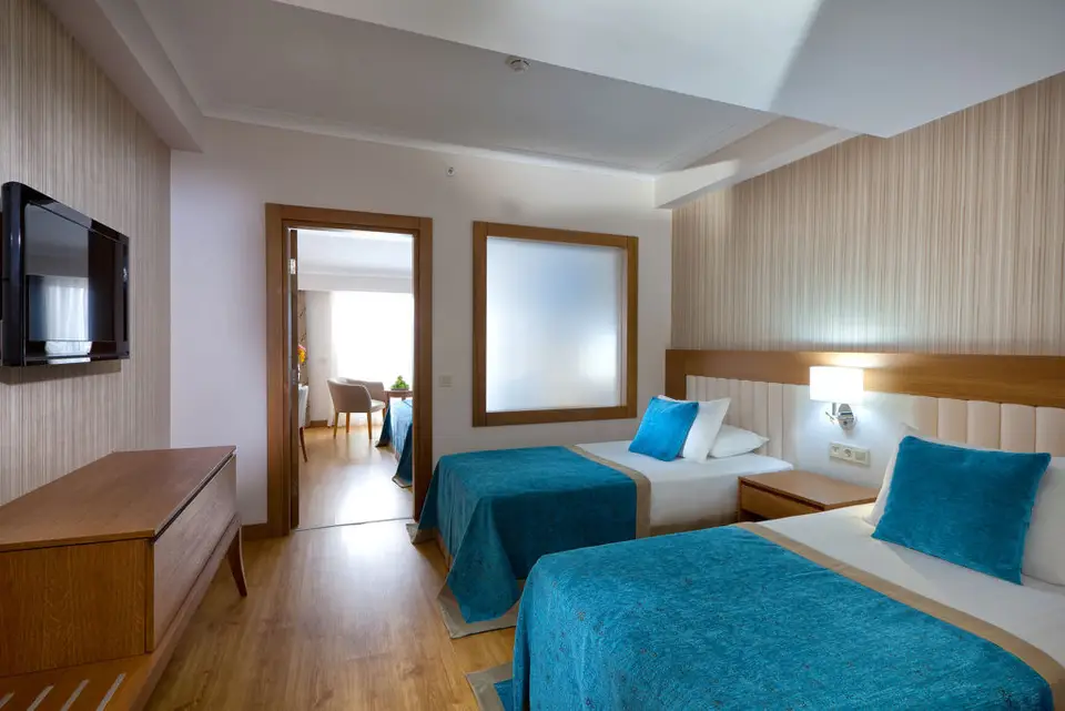 Adalya Ocean Deluxe, Evrenseki