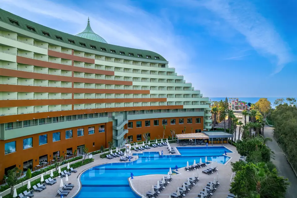 Delphin Palace, Lara