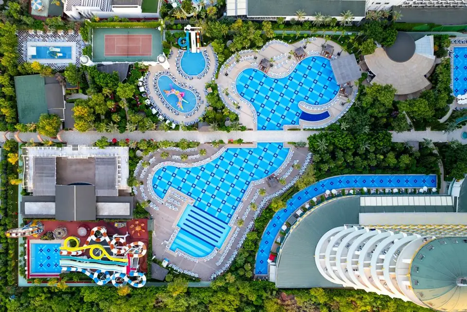 Delphin Imperial, Lara