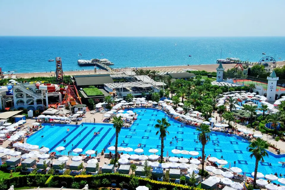 Delphin Imperial, Lara