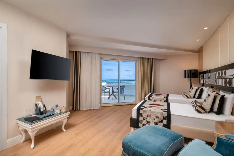 Delphin Imperial, Lara