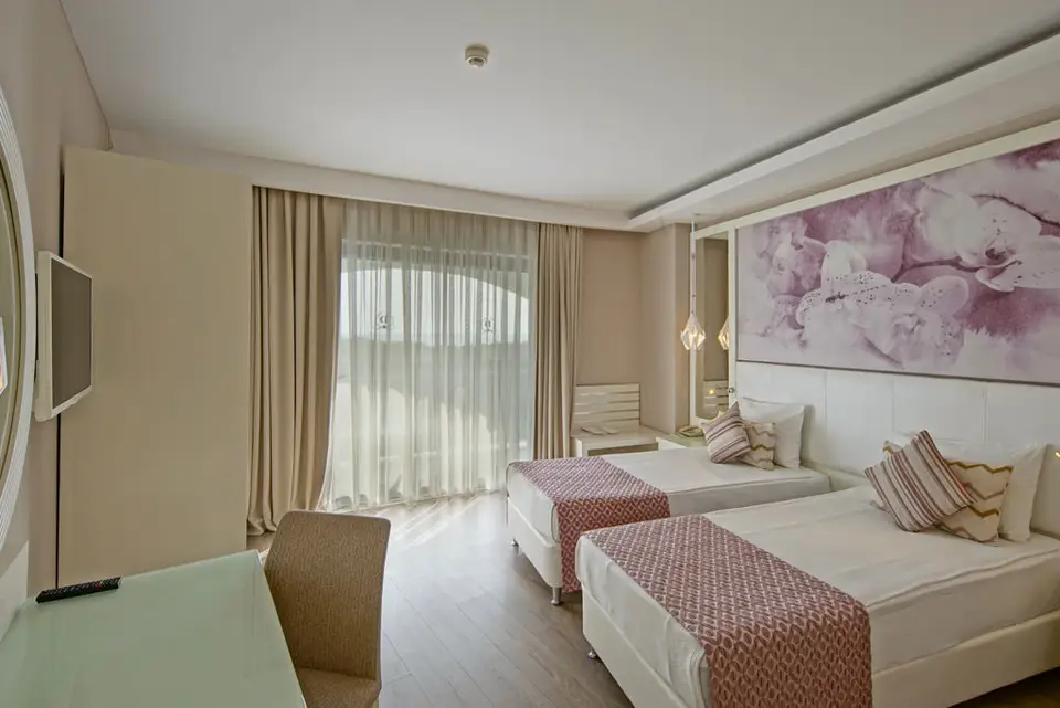 Diamond Premium Hotel, Titreyengöl