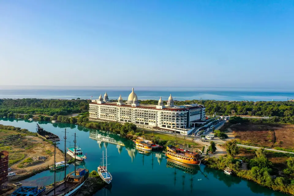 Diamond Premium Hotel, Titreyengöl