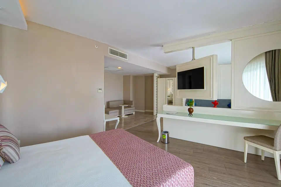 Diamond Premium Hotel, Titreyengöl