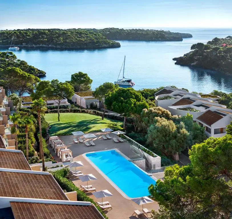 Ikos Porto Petro, Porto Petro