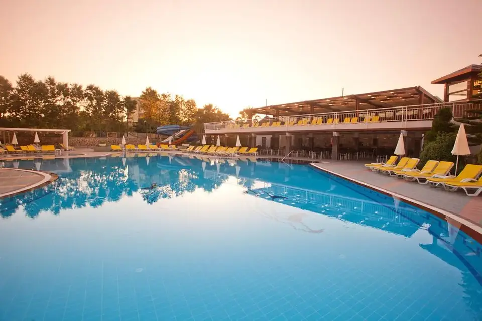 Club Mermaid Village, Türkler