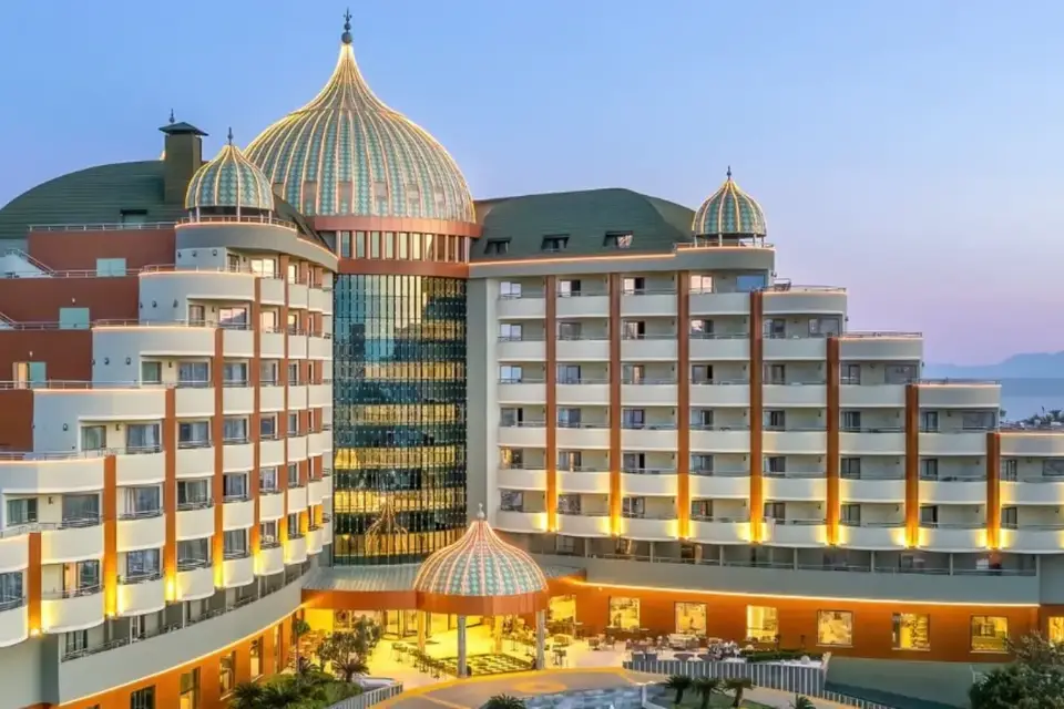Delphin Palace, Aksu