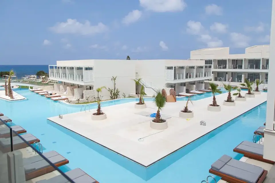 Insula Alba Sea Side Resort & Spa, Analypsi