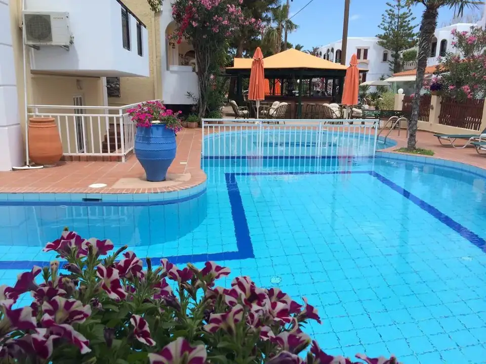 Bueno Hotel Apartments, Platanias (Rethymnon)