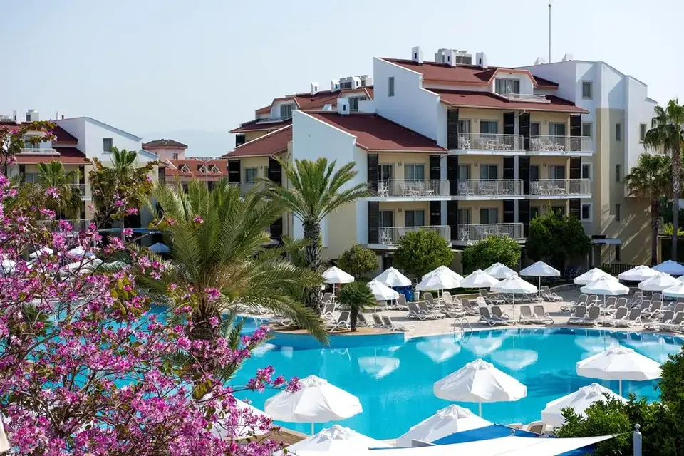 Barut B Suites, Side