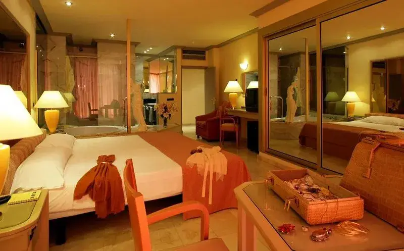 Sir Anthony Hotel, Arona