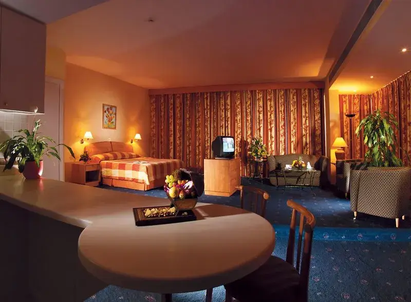 Jumeira Rotana, Bur Dubai