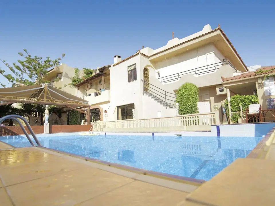 Erato Hotel, Gournes