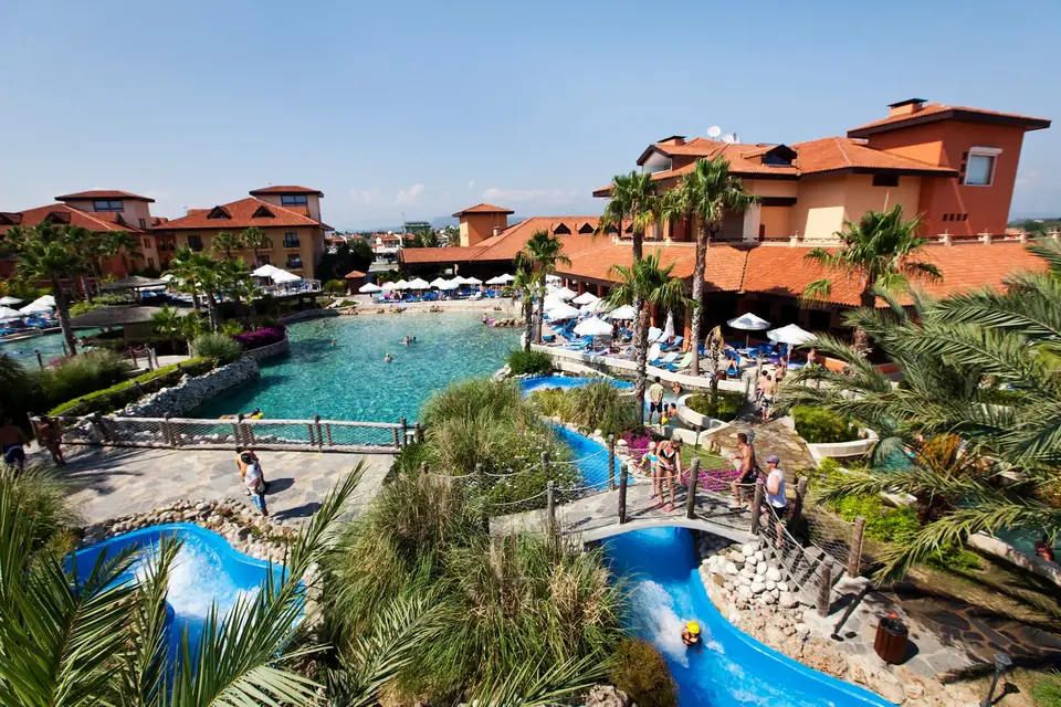 Club Grand Aqua, Colakli
