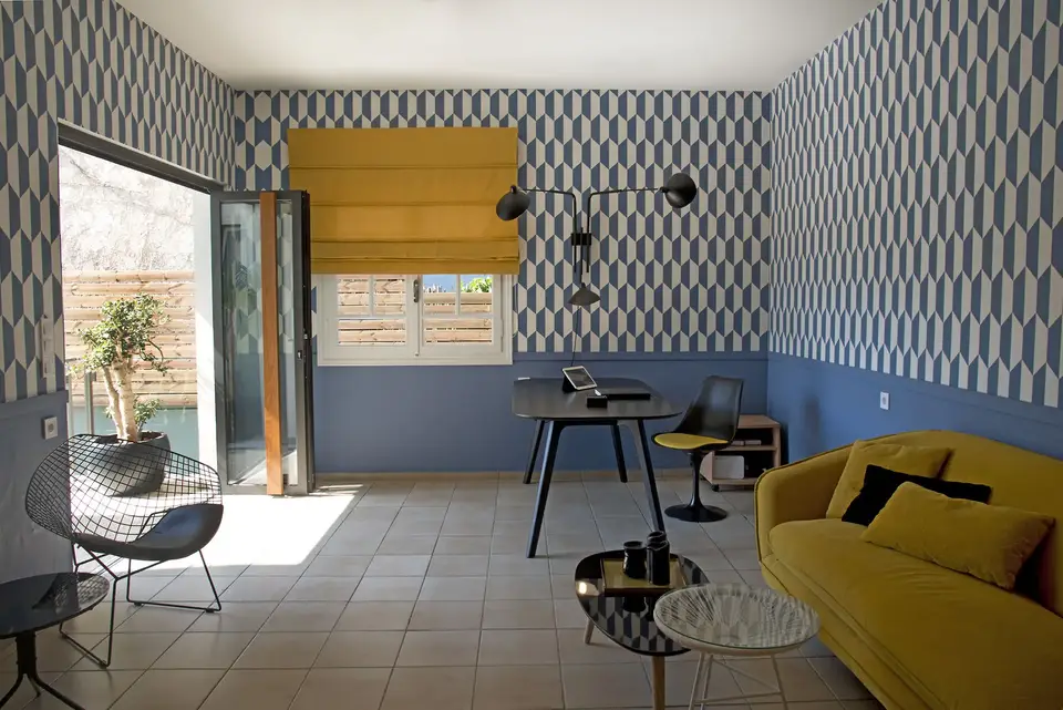 Sunshine Studios, Malia