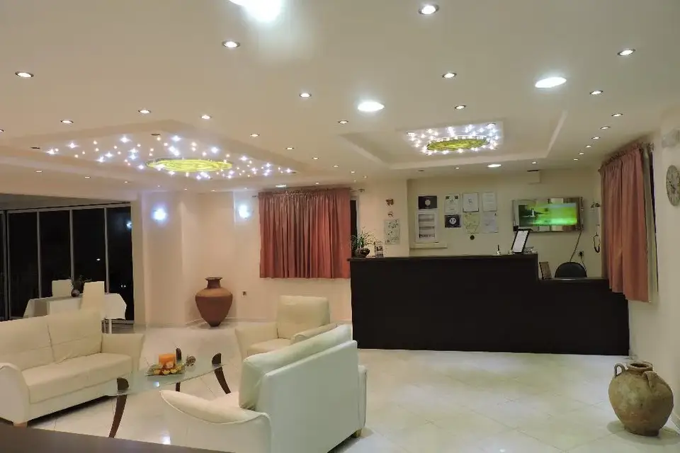 Golden Rose Suites, Kamisiana