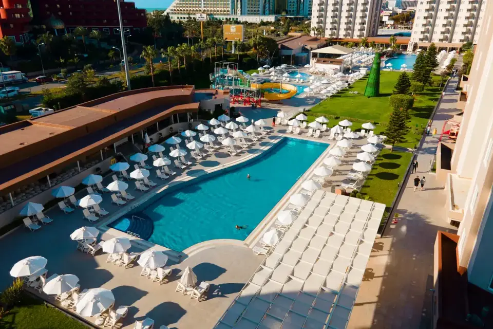Grand Park Lara, Aksu